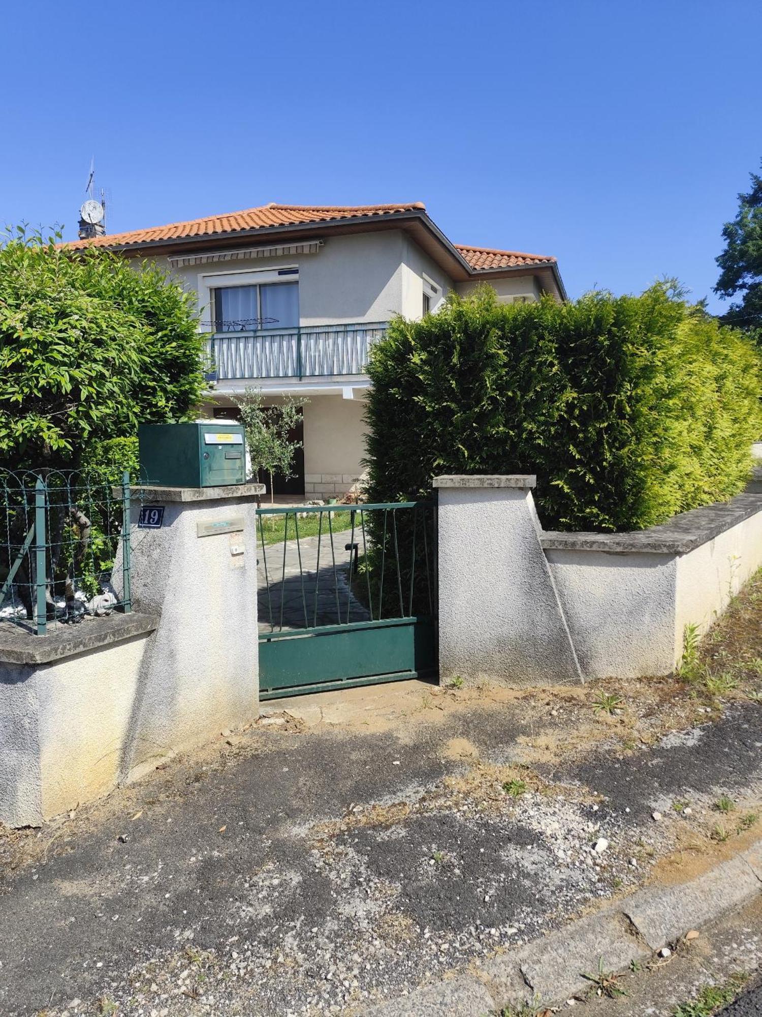 Au 9Eme Art Apartamento La Rochefoucauld Exterior foto