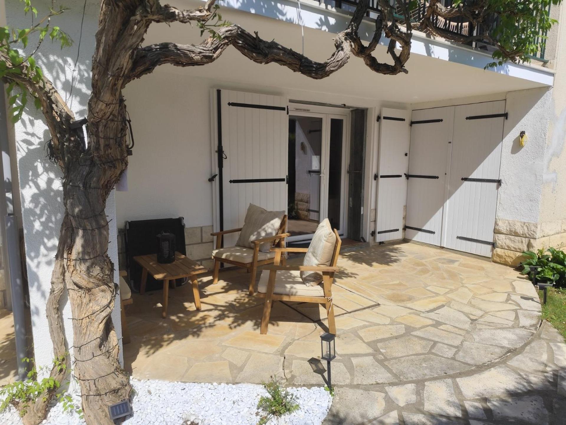 Au 9Eme Art Apartamento La Rochefoucauld Exterior foto