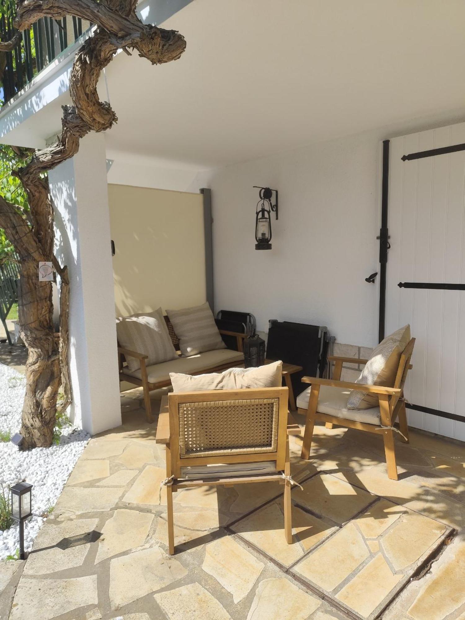 Au 9Eme Art Apartamento La Rochefoucauld Exterior foto